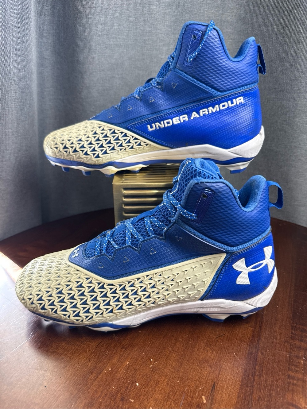 Under Armour Men’s Baseball Cleats Blue White Mid Top Size 12 Molded 3021193-401